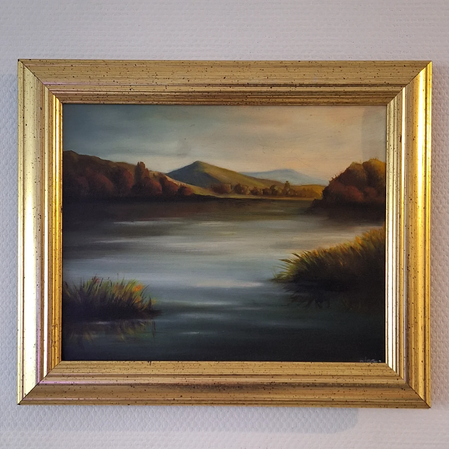 peinture à l'huile d'un paysage bucolique encadré dans un cadre or patiné